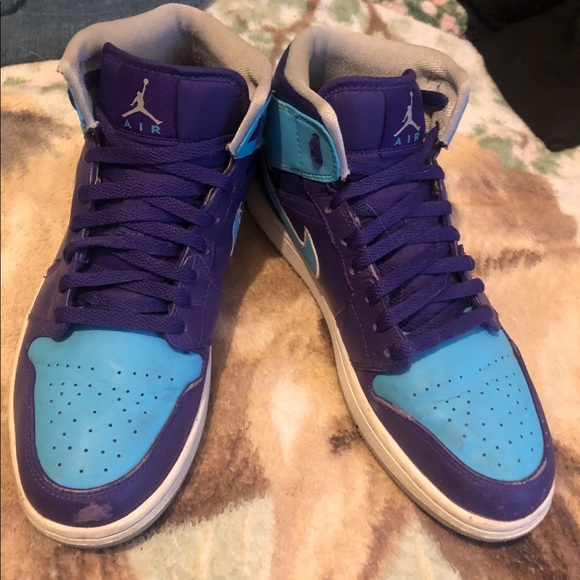 Jordan 1 Mid “Hornets” - Picture 1 of 7